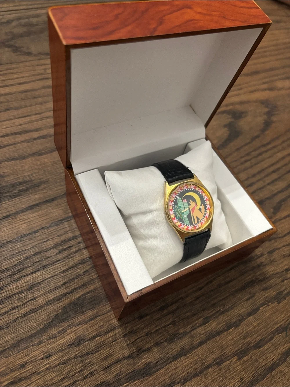 Gold Tone Wrist Watch Rotating Lizard Desert design Unisex